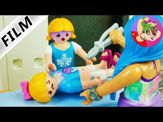 摩比游戏 playmobil 汉娜背着妈妈偷偷打耳洞去了?吓死我了!